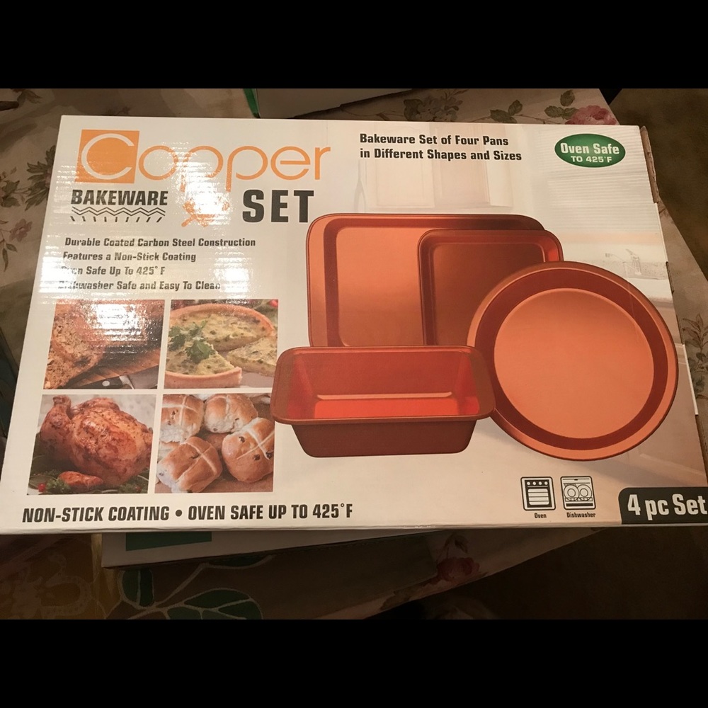 Durable coated carbon steel bakeware set